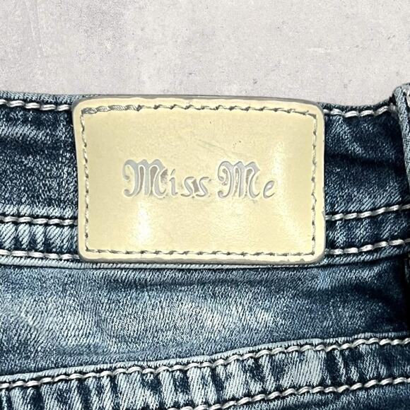 โ
Miss Me Signature Taylored Boot Cut Rhinestone - Studded Design Denim Jeans โ
- Picture 4 of 8